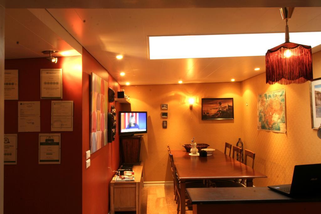 Our House Guesthouse Reykjavik Ngoại thất bức ảnh
